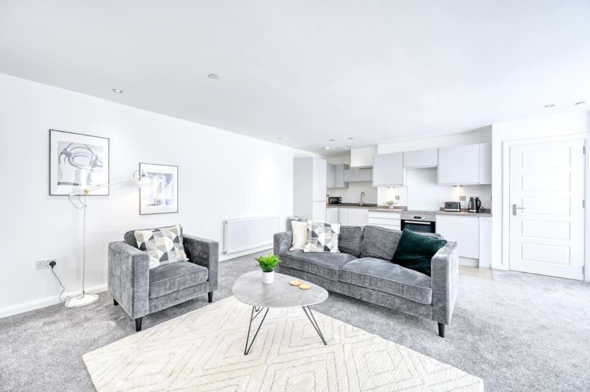 Modern 2 Bedroom Apartment In Preston 프레스턴 외부 사진