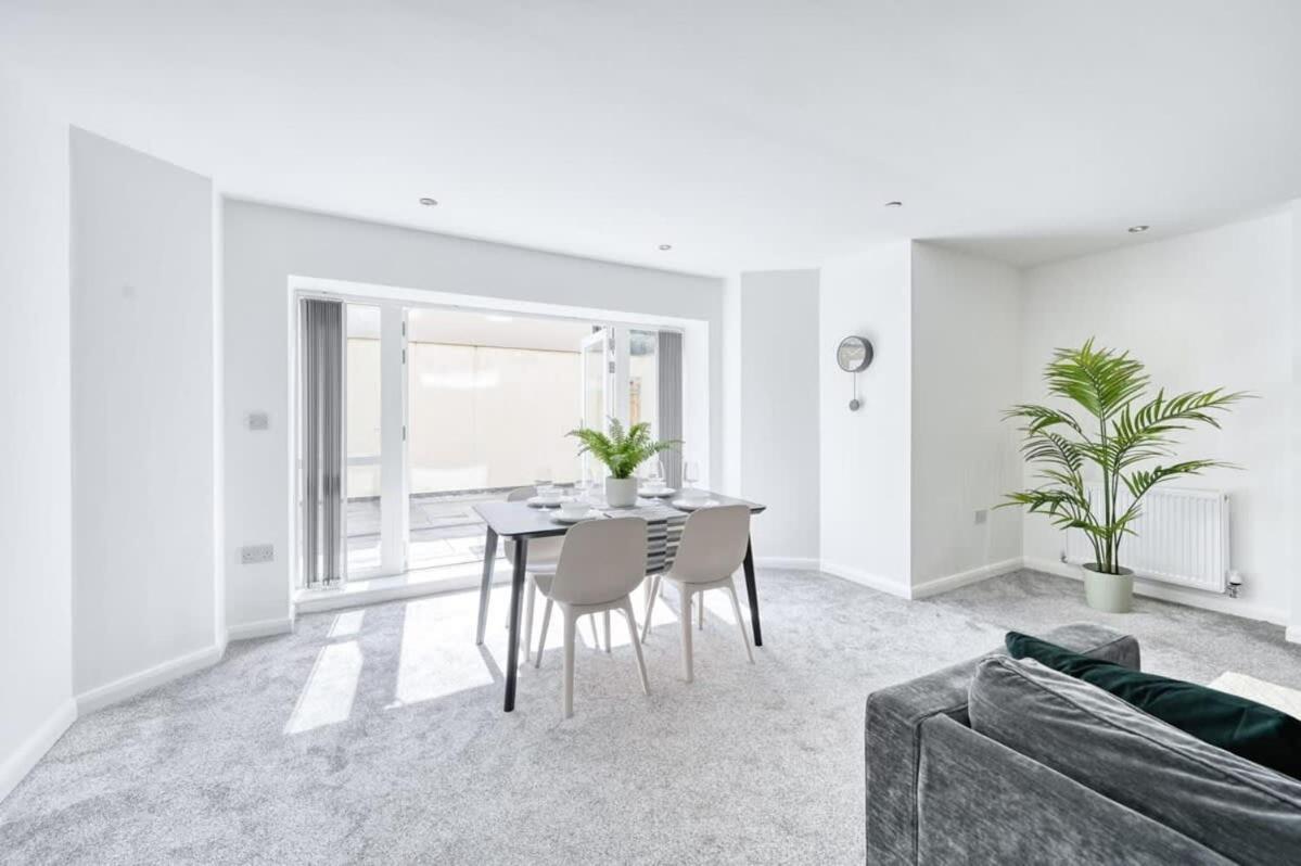 Modern 2 Bedroom Apartment In Preston 프레스턴 외부 사진