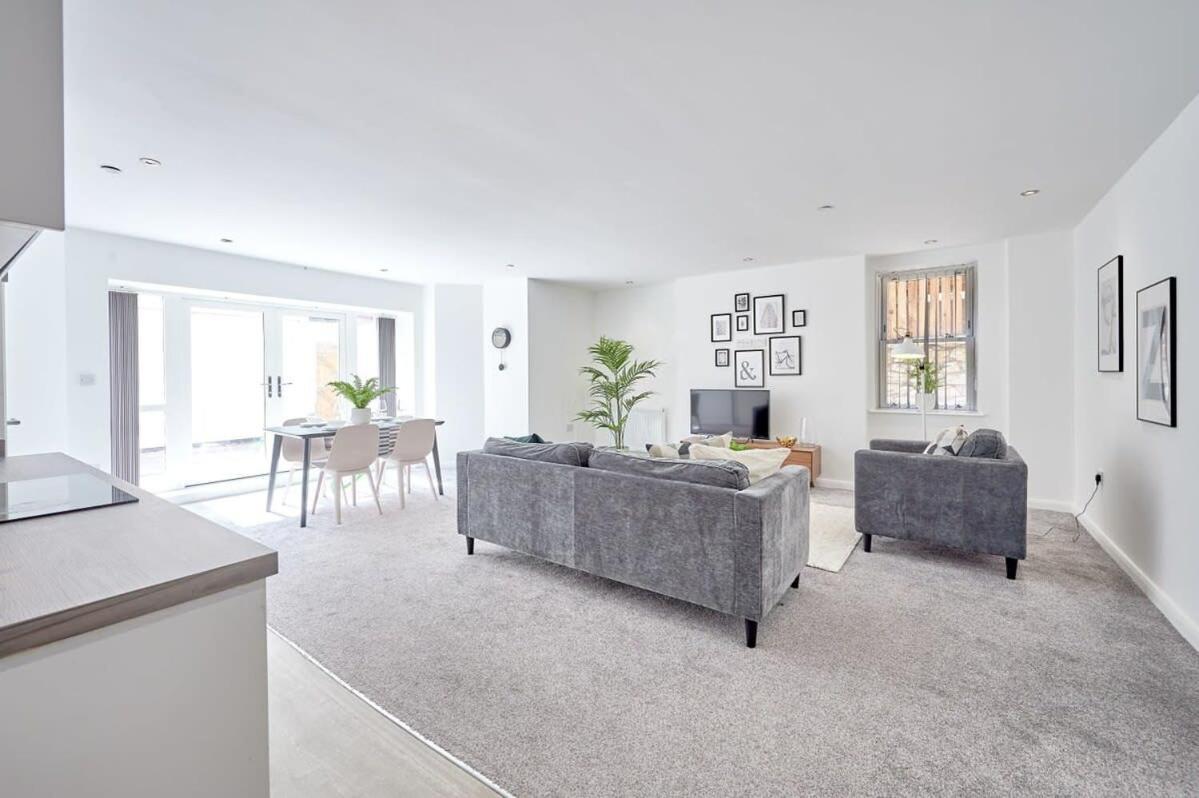 Modern 2 Bedroom Apartment In Preston 프레스턴 외부 사진